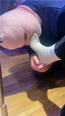 【毛绒月亮】长靴提档/抽耳光/踩踏闻白袜/脚插嘴