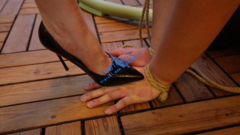 〖H.P.L栖心之栈〗—芷晴女警吊打俩犯人