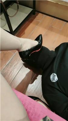 【珮珮】高跟肉丝深喉踩踏-骑马 JS250308-16