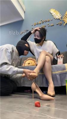 【辣姐】高跟肉丝脚脚垫/踩踏喂食/下跪伺候