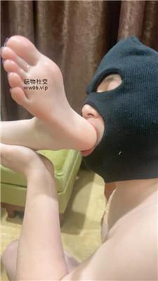 【广深足模】双S学生妹-玉足轮流狂舔【双视角版】 bf50020