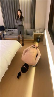 【Jenn】舔黑丝高跟-体验重度鞭打 bf51428