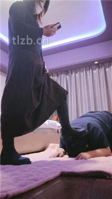 【嗯哼】犯贱闻靴子/踩踏/超强深喉