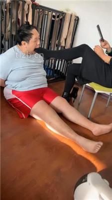 【冰色】家奴清理脏鞋底