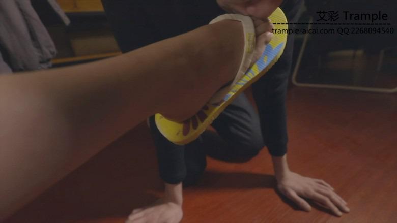 居家人字拖裸足舔