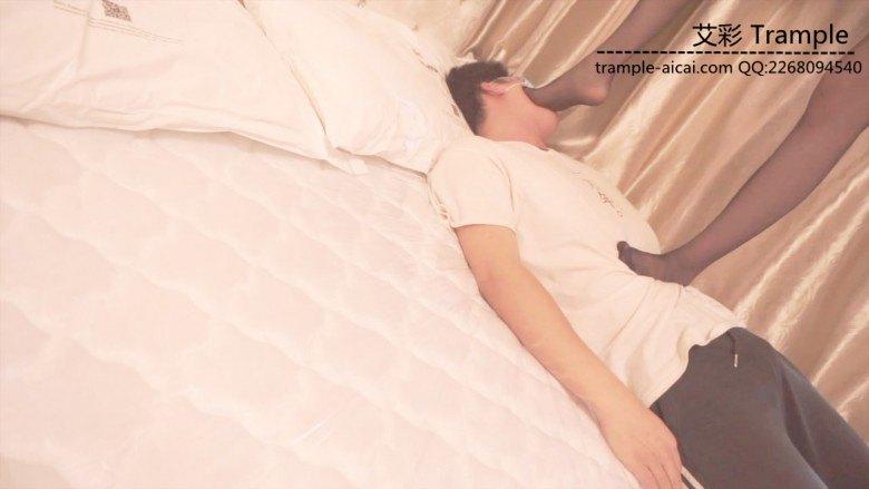 新人歆凝暴跳踩头踢裆 新人歆凝暴跳踩头踢裆