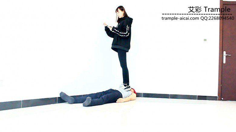 00后天使女主坐脸弄贱狗下体！