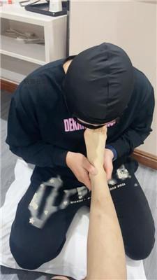 【沐沐大大】毛拖鞋配白袜玩虐家奴 JS250114-28