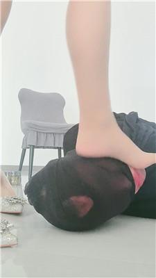 【鱼主】卑微狗脚踩喂食 JS250111-24