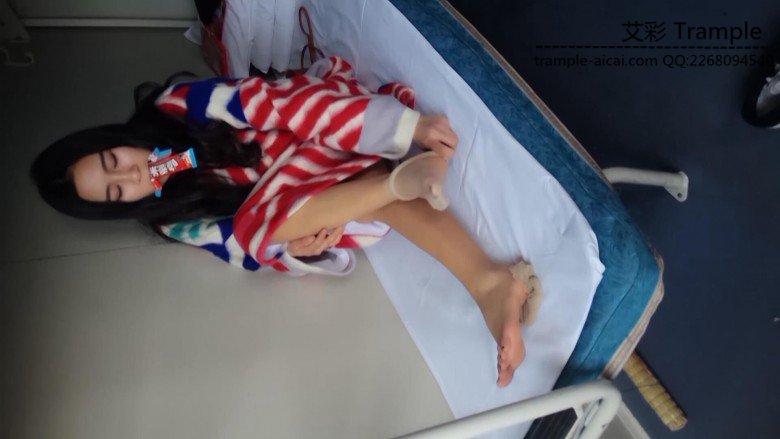 艾丝女王-火车卧铺上的丝足高跟展示