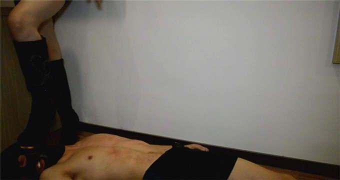 『奴隶岛』—冷酷高跟靴踩踏、语言羞辱 『奴隶岛』—冷酷高跟靴踩踏、语言羞辱