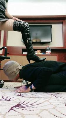 【诗恩】口球塞嘴/长靴高跟踩踏喂食/喂口水/赏圣水【完整版】