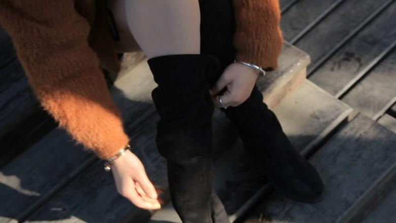 某在校大学生公园长靴肉丝秀