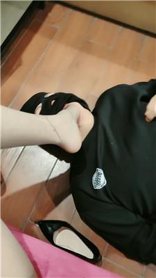 【珮珮】高跟肉丝深喉踩踏-骑马 JS250308-16