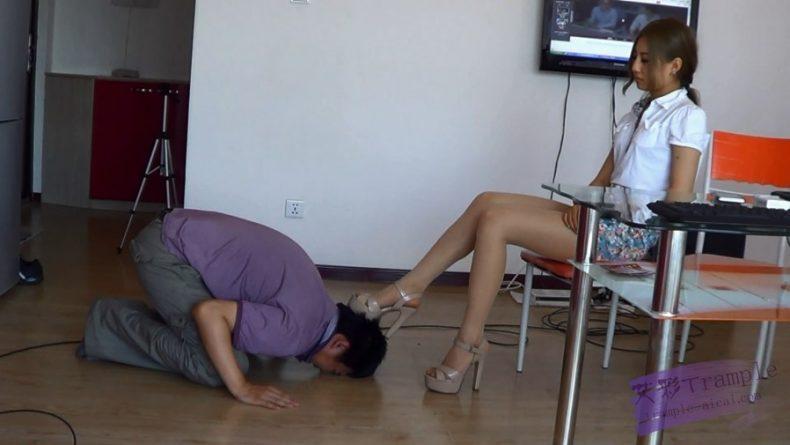 黑冰S 侮辱跪在我脚下的至贱生物