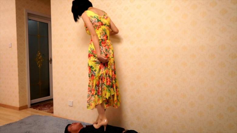 宅七高跟鞋踩脖子窒息