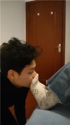 【阿漾】沉浸式闻舔超臭白棉袜 JS250111-42