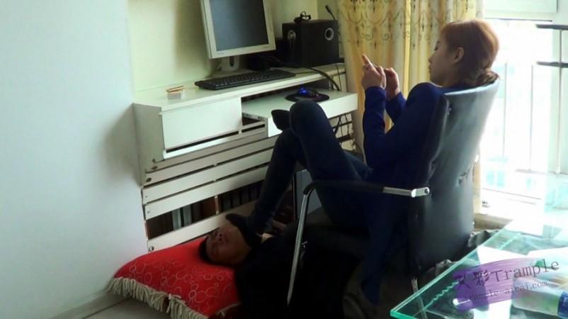 黑冰女王黑色棉袜脚踏人面脚垫