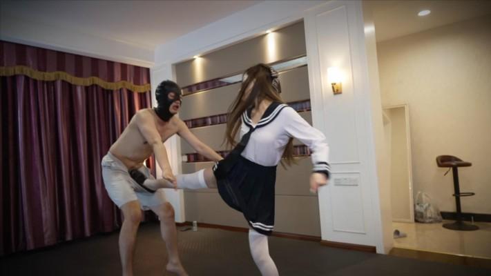 『奴隶岛』—〔Magic︱Mirror 魔镜少女〕—踢踹告密的班长 B2066