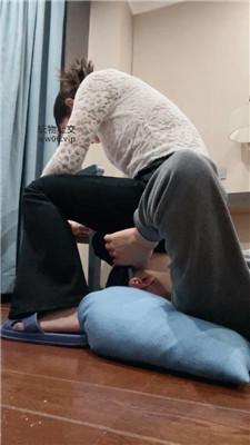 【小凤梨】原味玉足狂舔 JS250206-6