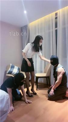 【沐夏夜】双奴-高跟美腿踩/骑狗脖/踢踹/品尝原味脚