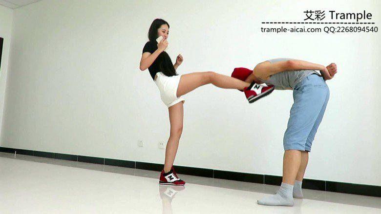 老师天依女主暴打小流氓！开启女子防身术！