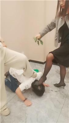 【夸梨】母畜-姐妹花脚下喂食【双视角版】 JS250331-21