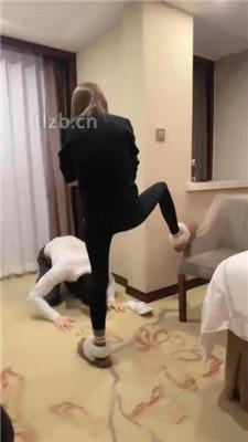 【欣然莫】闻香水发骚舔脚/转胯/赏赐圣水/踢踹踩踏【完整版】