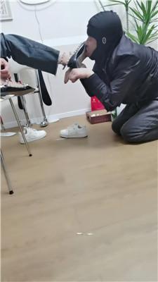 【文文文文】舔素人的小白鞋-踢踹踩 JS250227-7