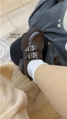 【九月】袜子泡水品尝-皮鞋白袜踩/玉足狂舔 JS250104-23