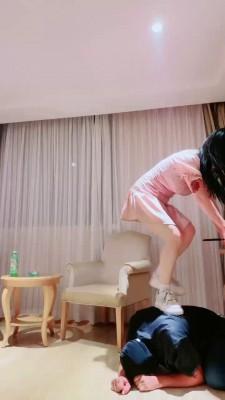 【甜心教主】双S双M-拖鞋塞嘴重度鞭打/骑马/运动鞋踩踏/喝圣水