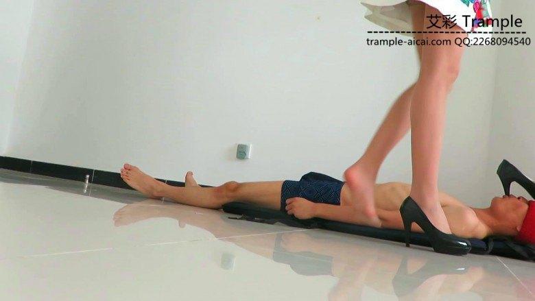 嘴叼00后天使女主高跟不许掉！