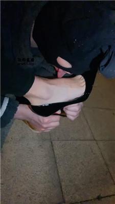 【温蒂】户外-高跟玉足恋足舔 JS250331-37