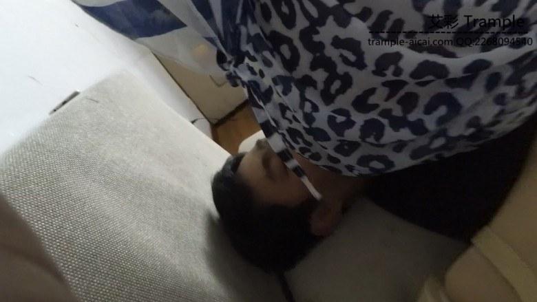 女主长裙坐脸！