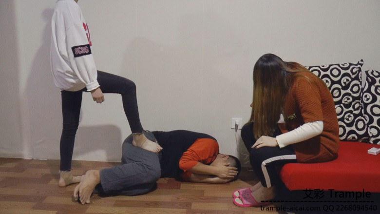 语儿与闺蜜玩虐贱人