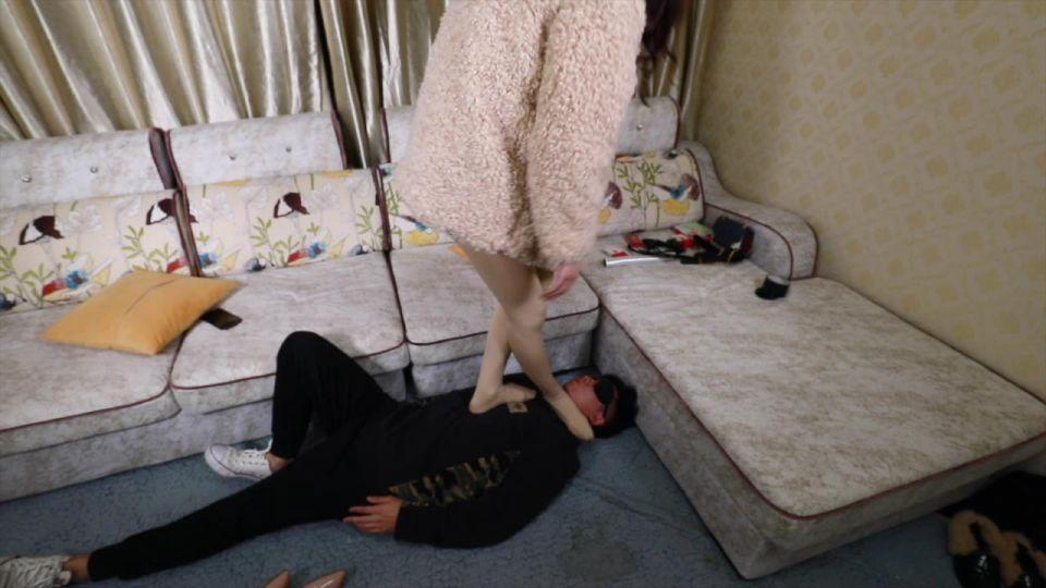 【私人订制版本】南一女王最忠诚的脚奴