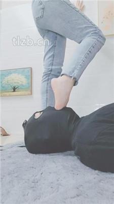 【云儿公主】骑马爬行/脚插嘴/提档