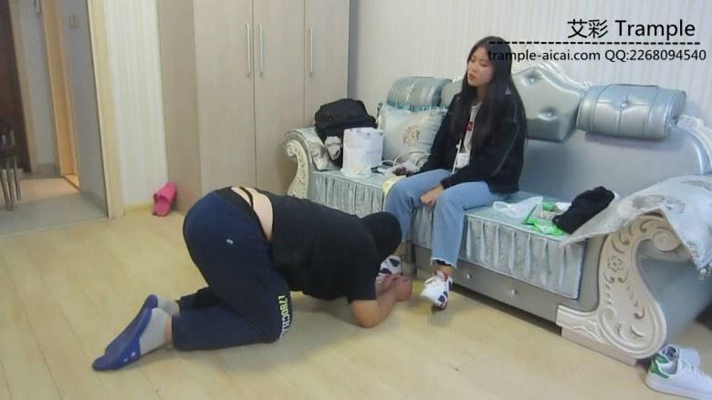 剧情健身美女篮球鞋踢裆虐打老公