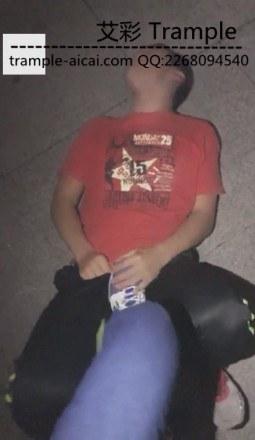 VIVI户外调教鞋奴