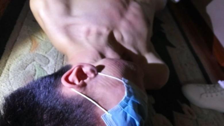 真实暴力耳光休克踩踏舔脏鞋《鸽宝原创》