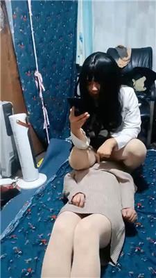 【伪娘和人妻】肉丝脚踩虐蓬头垢面狗 bf50546