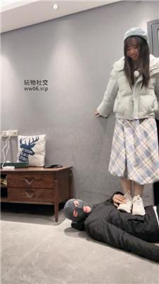 【猴歌】路边开发下班素人踩虐 bf49851