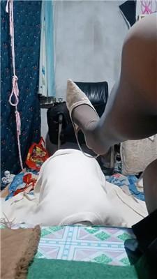 【伪娘和人妻】喜欢臭脚的蓬头垢面狗 JS250118-13