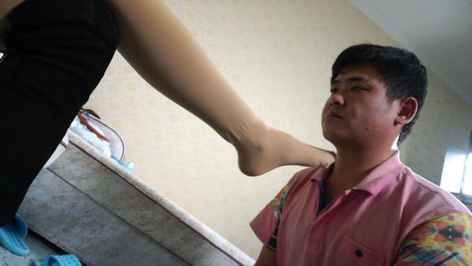 【私人订制版本】南一女主的靴奴手脚抽耳光