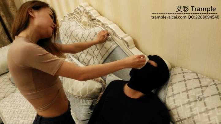 偷闻姐姐袜子的下场