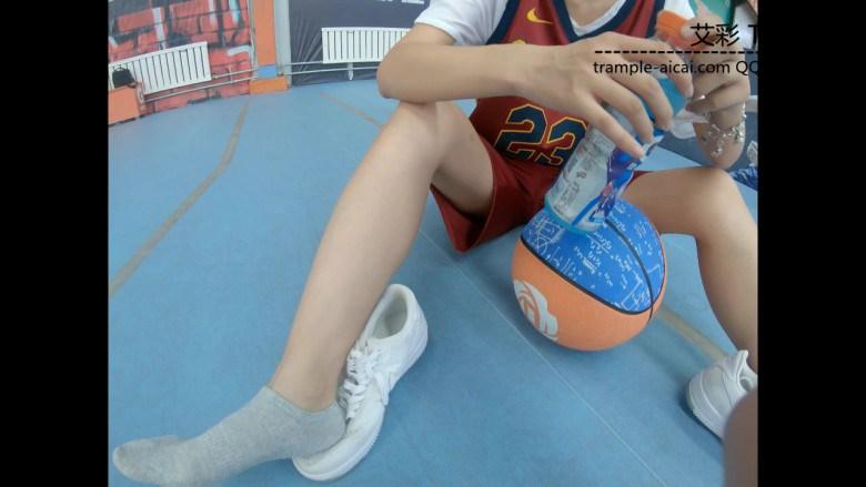 偷拍舔篮球妹臭袜