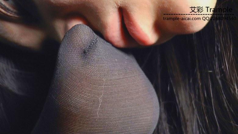 女女-舔鞋闻脚踩踏 贱民办事难