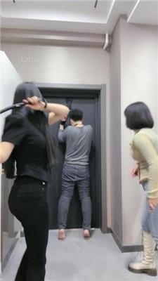 【鱼糯糯】双S-吊绑贱奴疯狂虐打/揪耳骑脖/转胯/耳光裸足插嘴