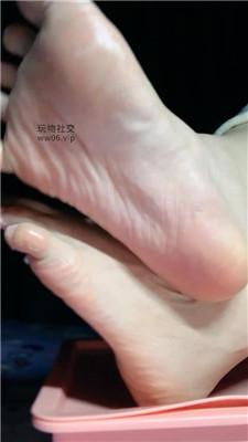 【乔乔在这里】润滑脚底裸足炸鲸    250215-11