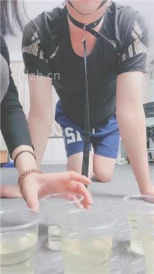 【果儿】鞭打/转胯爬行/品尝圣水/臭脚捂脸